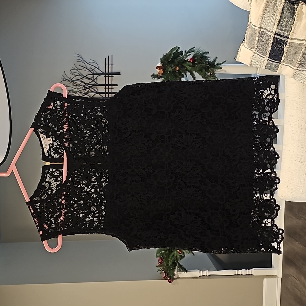NWOT Nanette Lepore Black Lace Top Shirt Sleeveless Gold Zipper